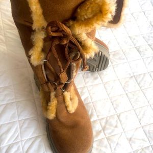 Khombu Boots Like New